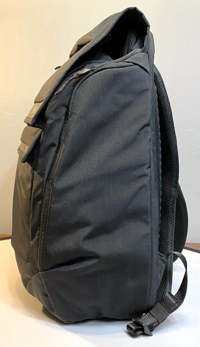 thule_paramount_27L_backpack_right_side