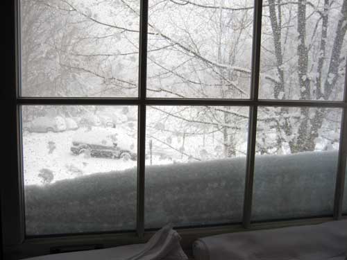 Snow on the windowpane and weekend reading links